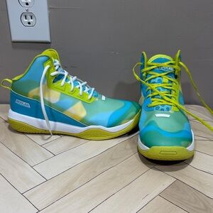 Moolah basketball shoes size 9